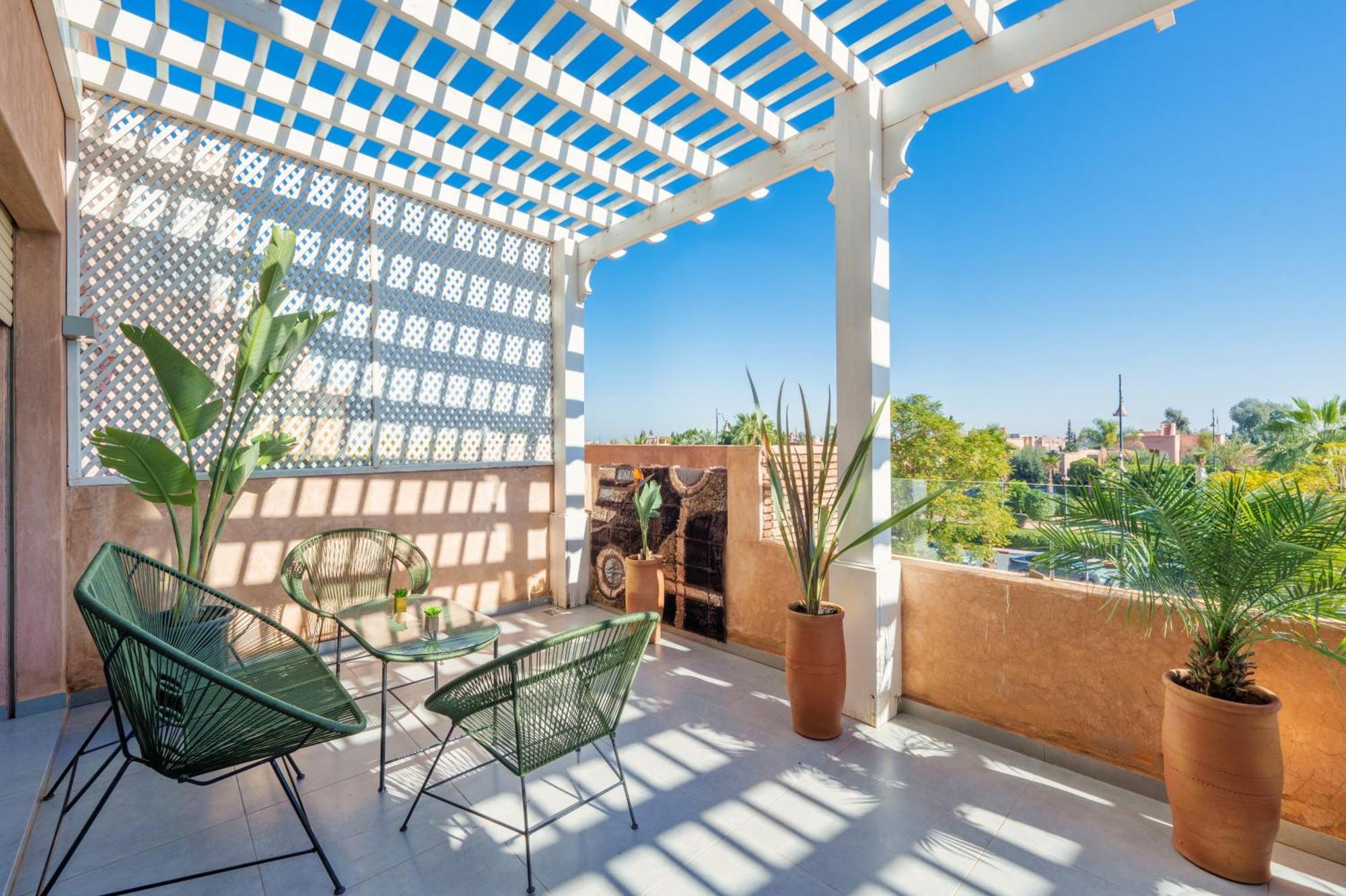 2 Bedrooms Equipped Apartment *