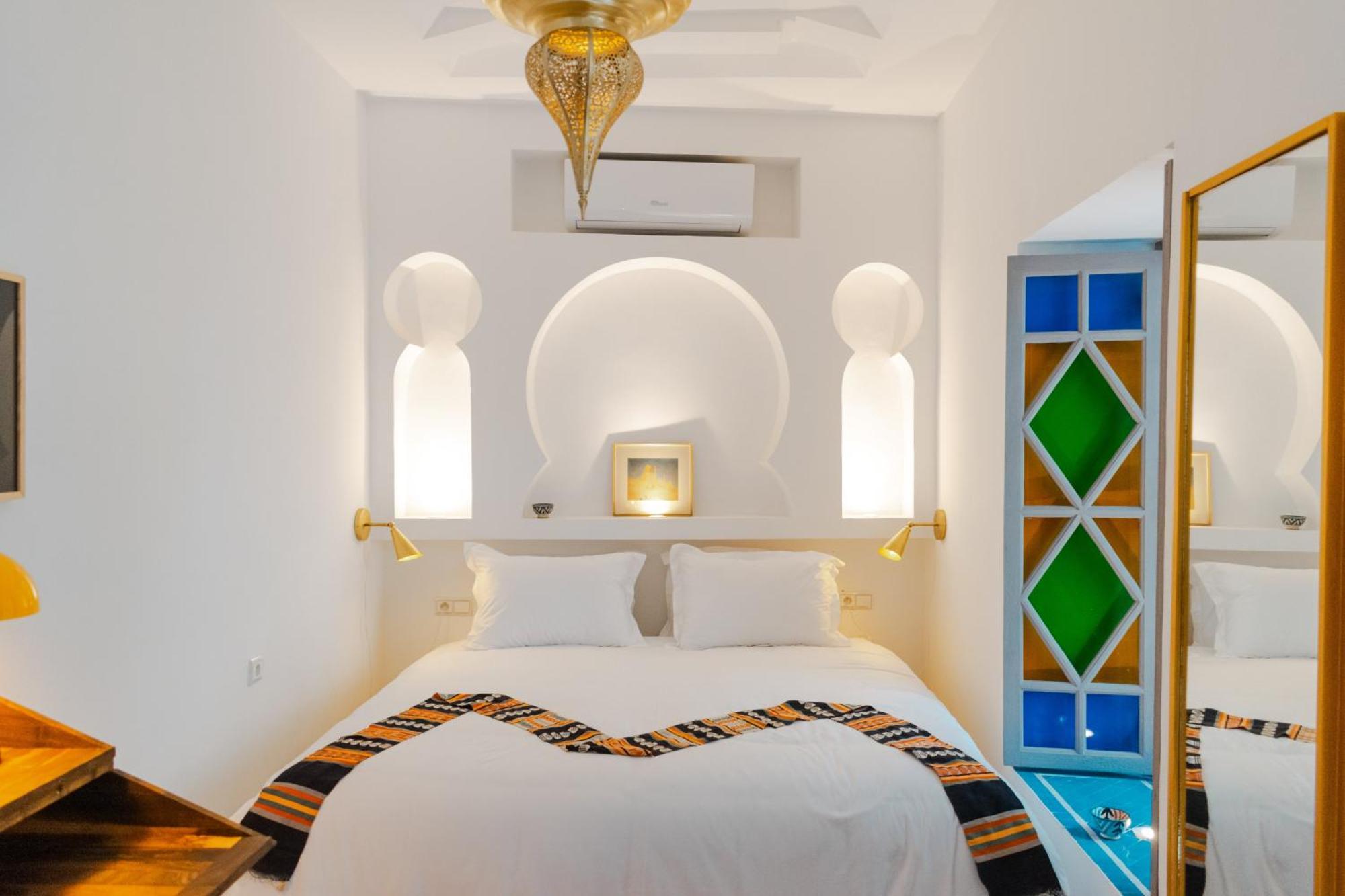 Boutique La Maison Darts Et Medicine Hotel *