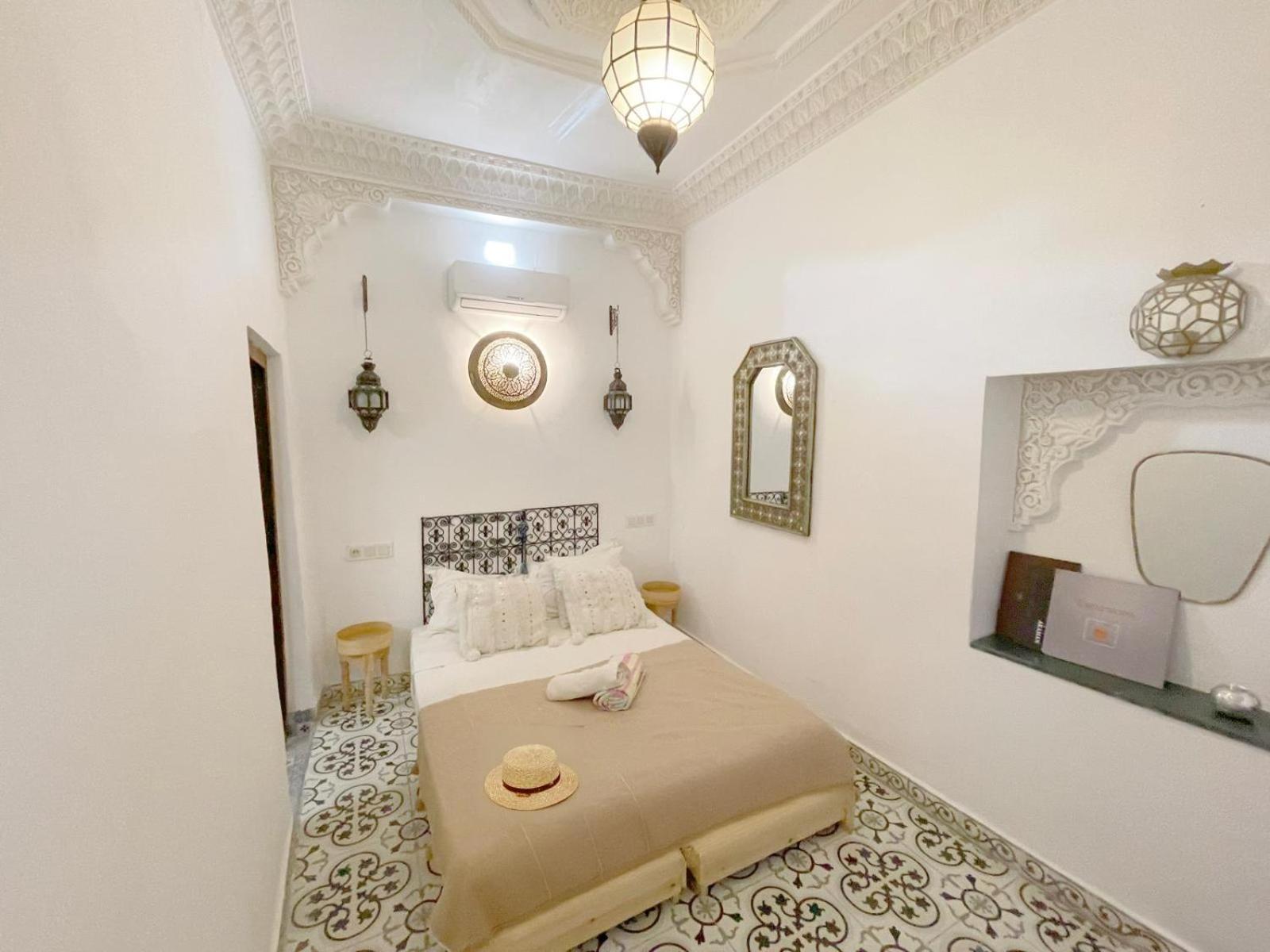 Douria Farah, Authentique Holiday home
