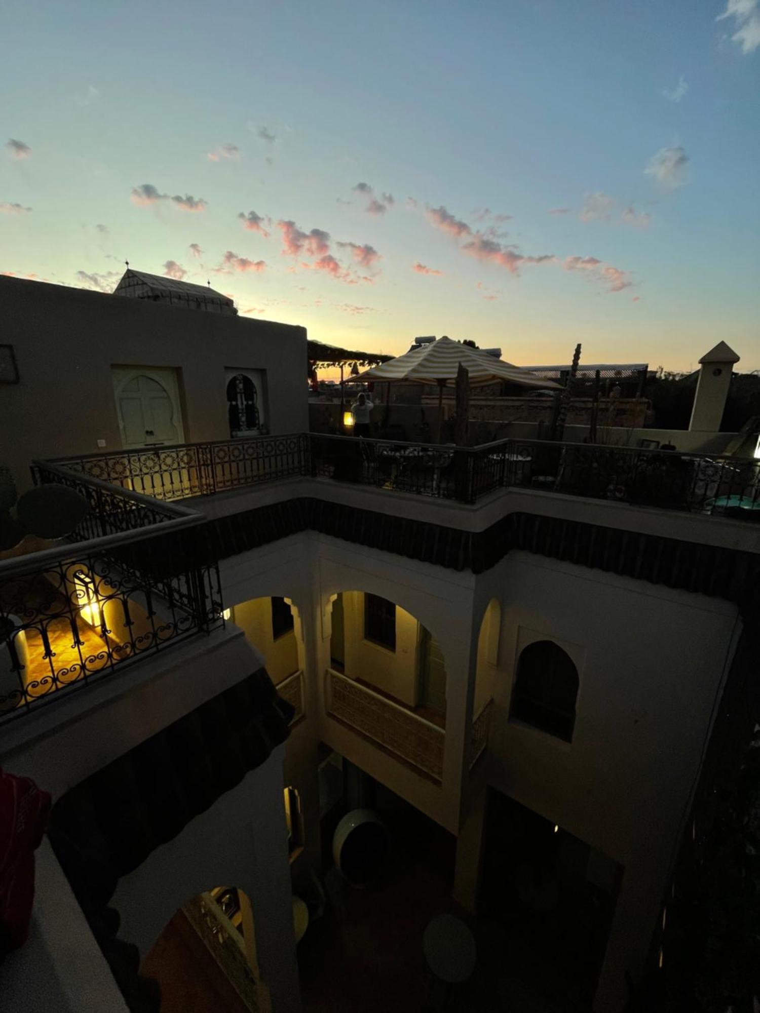 Riad Lumiere