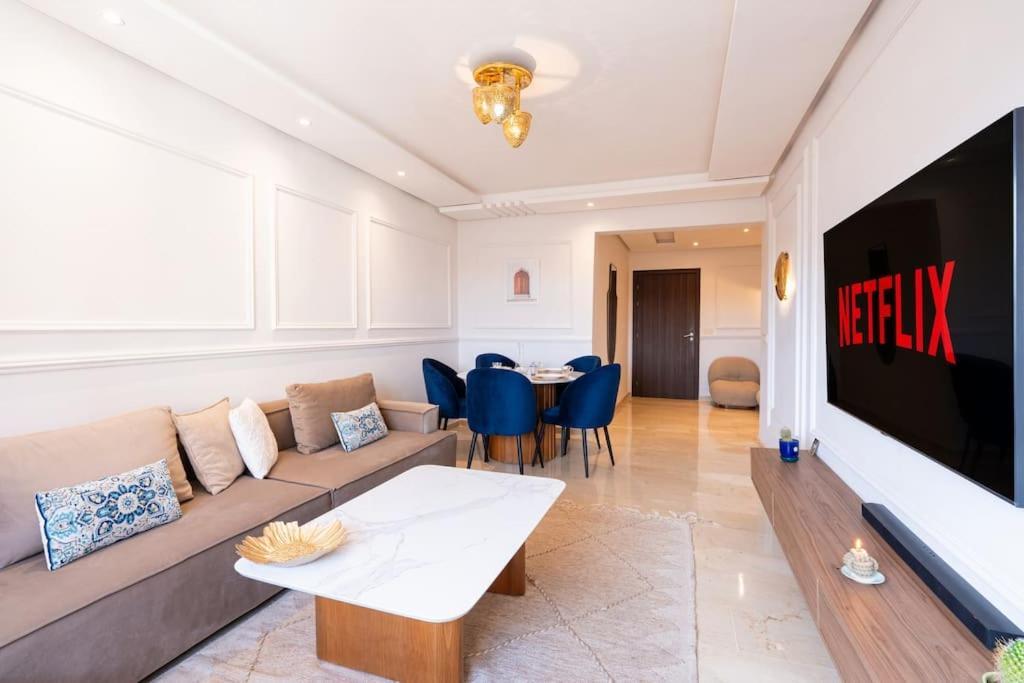 Luxury And Healthy Designed With Pool Apartment