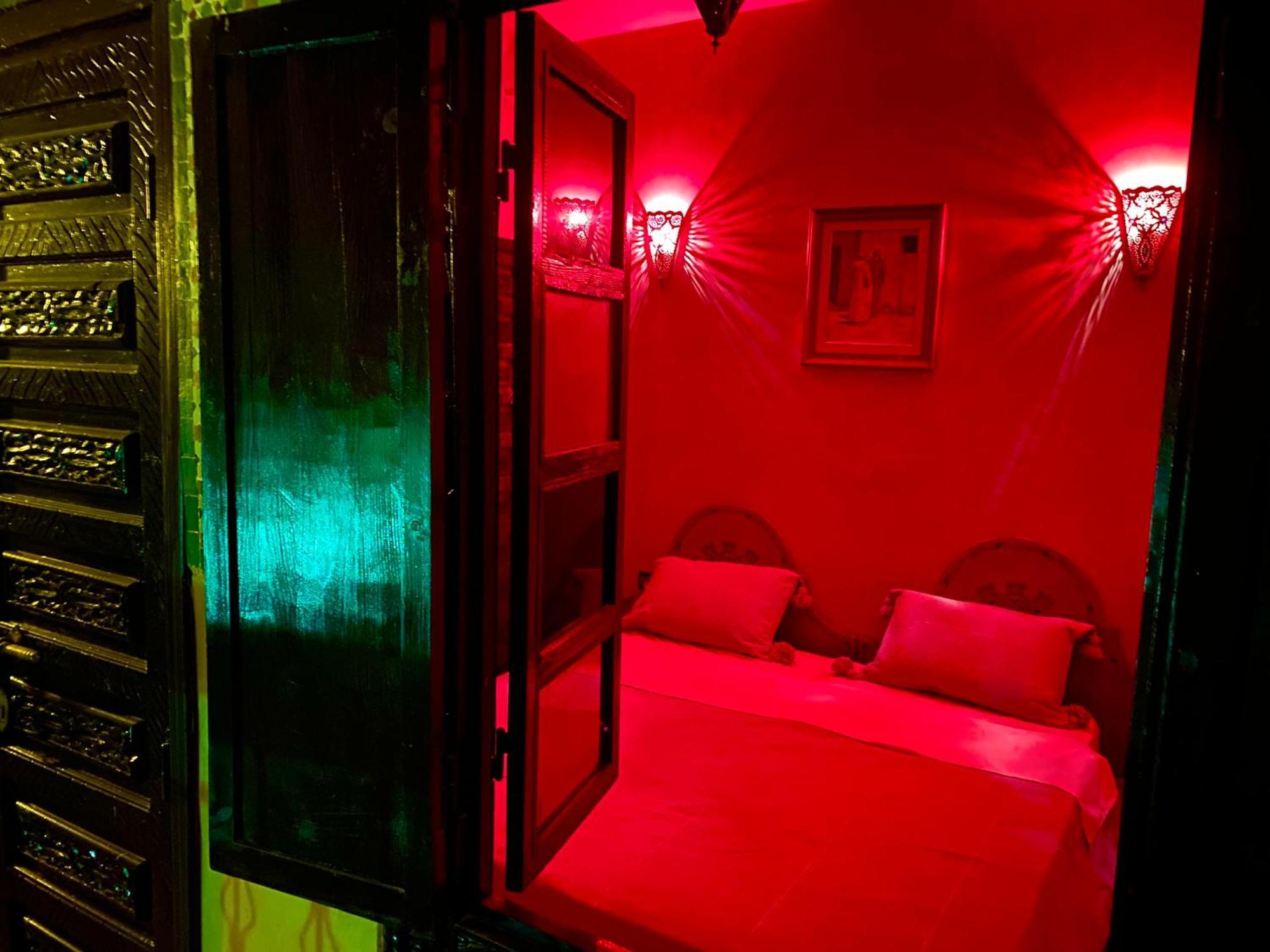 Nezha Avec Jacuzzi Et 3 Piscines Au Coeur De Hotel Marrakesh