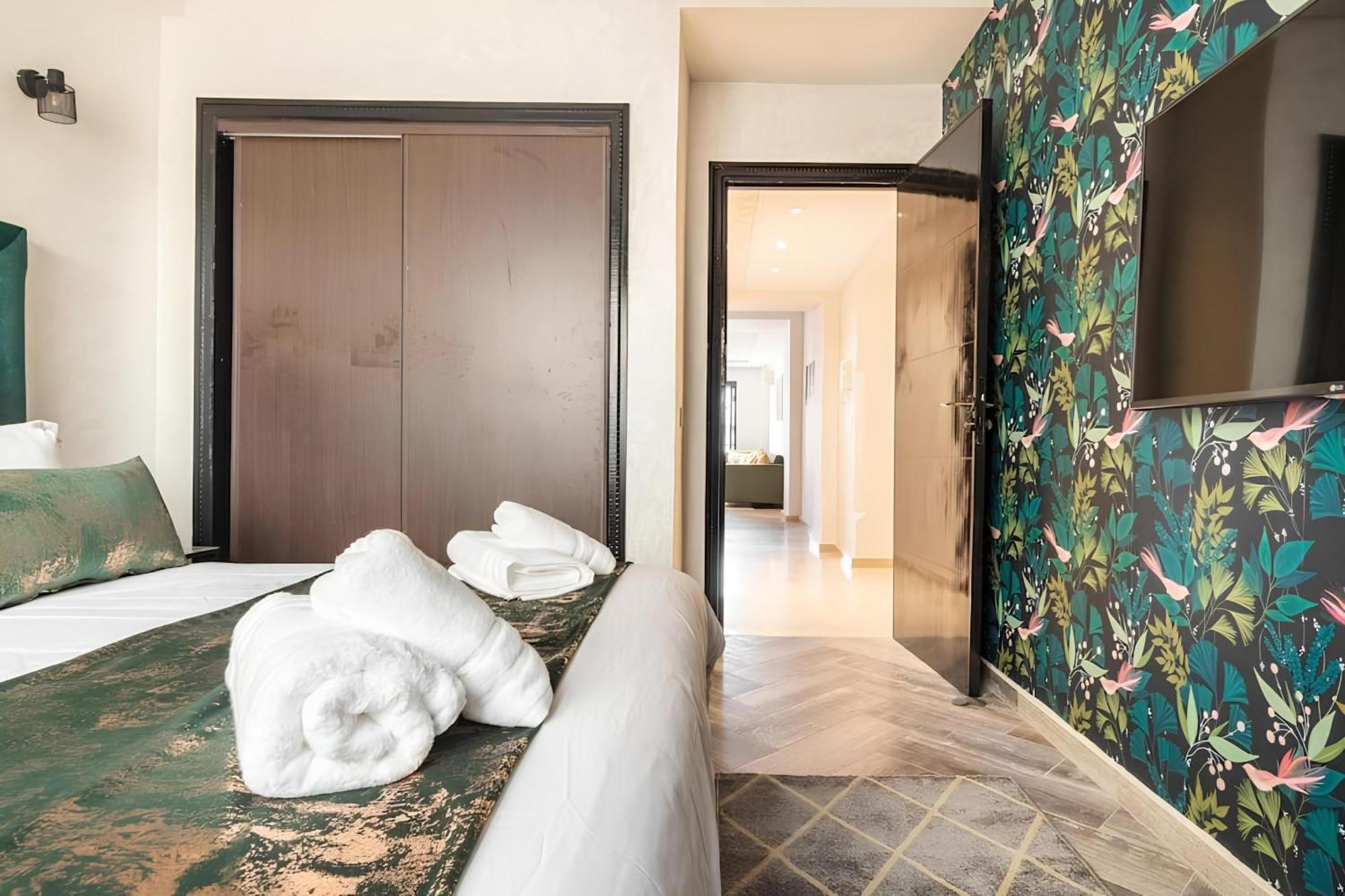 Apartment C-appartement De Luxe Plein Centre De Gueliz Avec Piscine Parking Wifi Netflix
