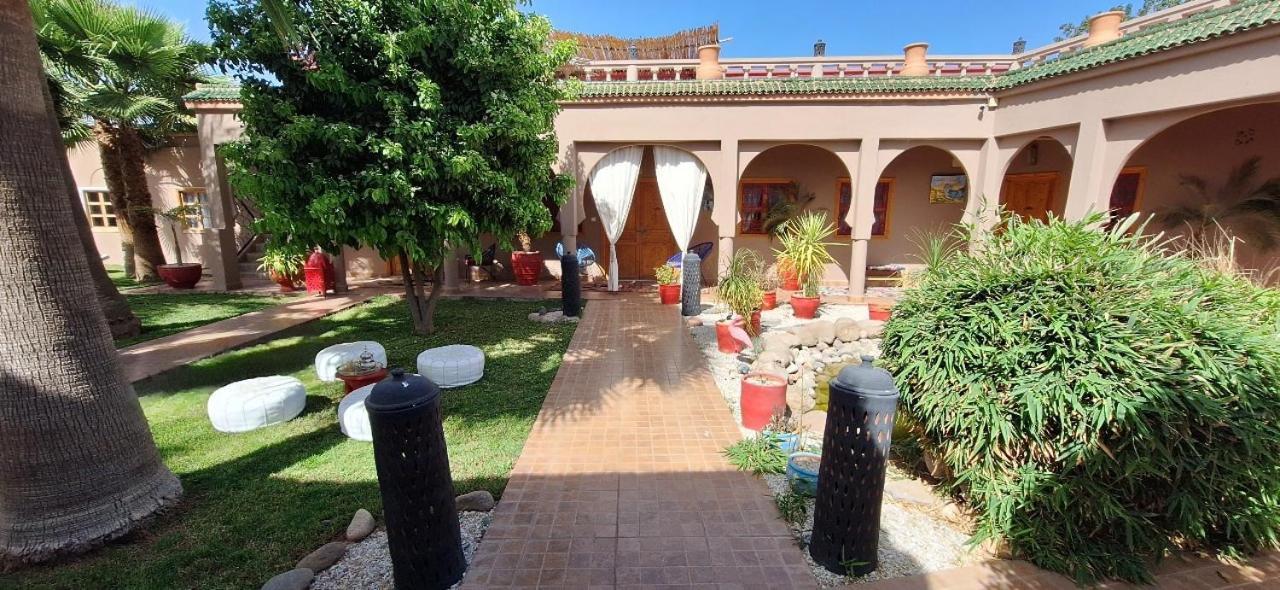 Jenny Lynn, Piscine Chauffee Villa Marrakesh