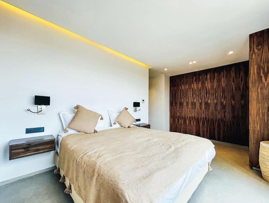 Luxury 4br With Pool, Amelkis *