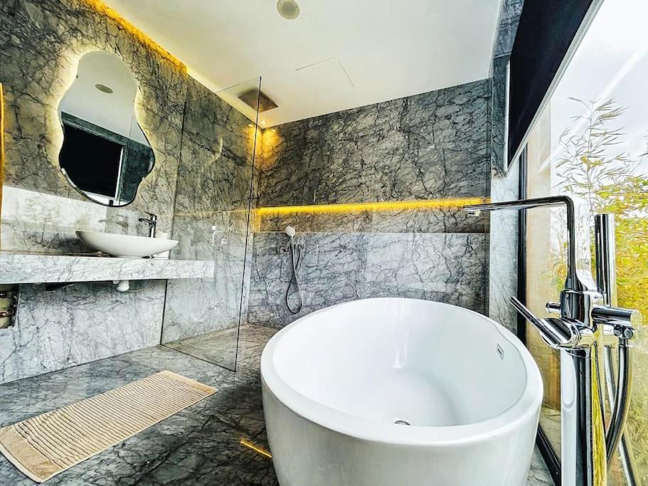 Villa Luxury 4br With Pool, Amelkis *