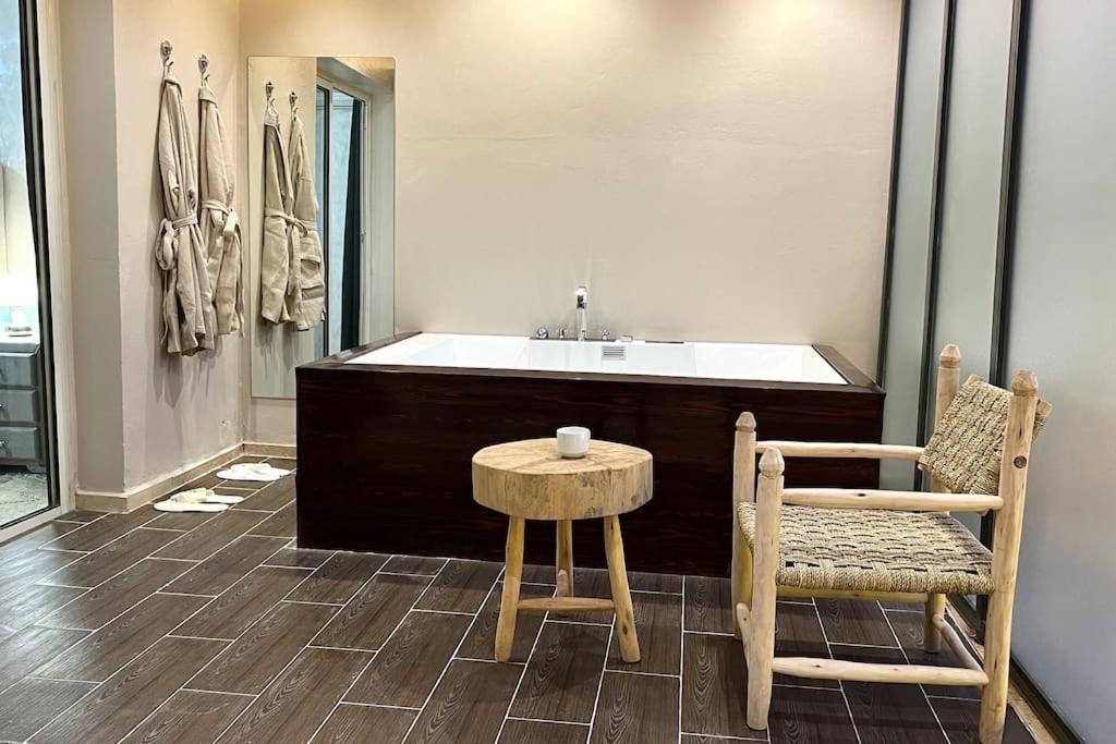 Apartment De Luxe Avec Jacuzzi Prive & Terrasse Au Coeur De Marrakech *