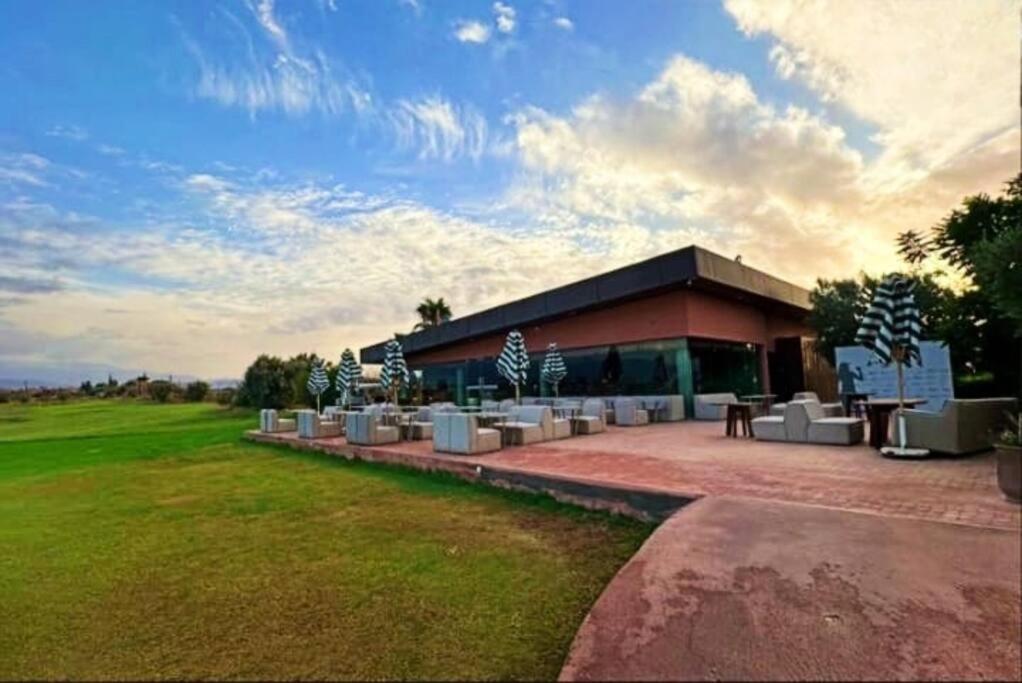 Waky Club Large Luxury Villa