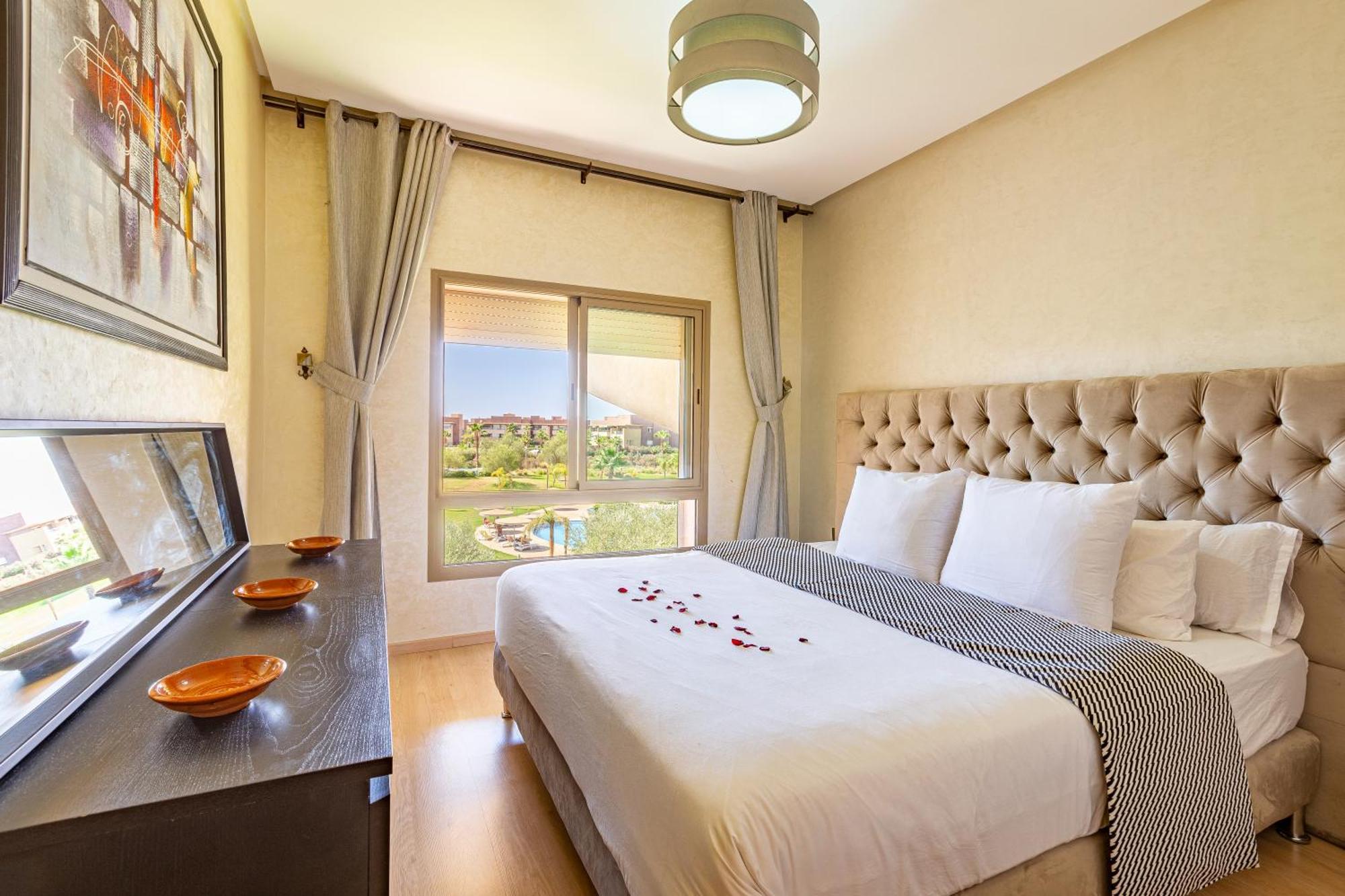 Serene Oasis Pool & Garden View Apartment