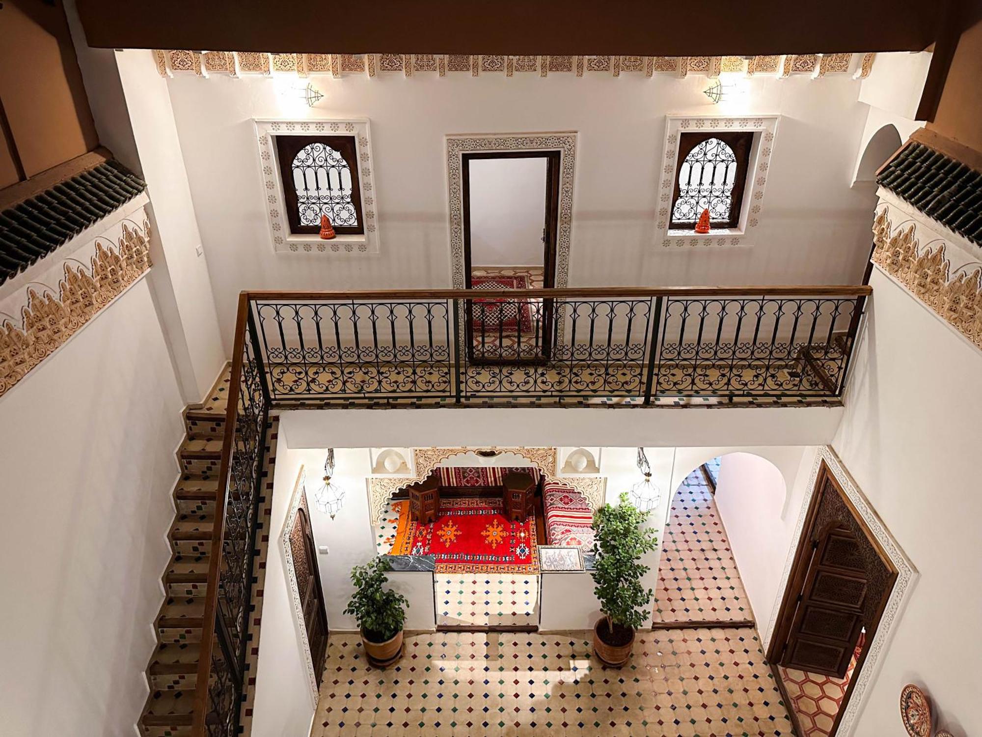 M Azbetz Guest house