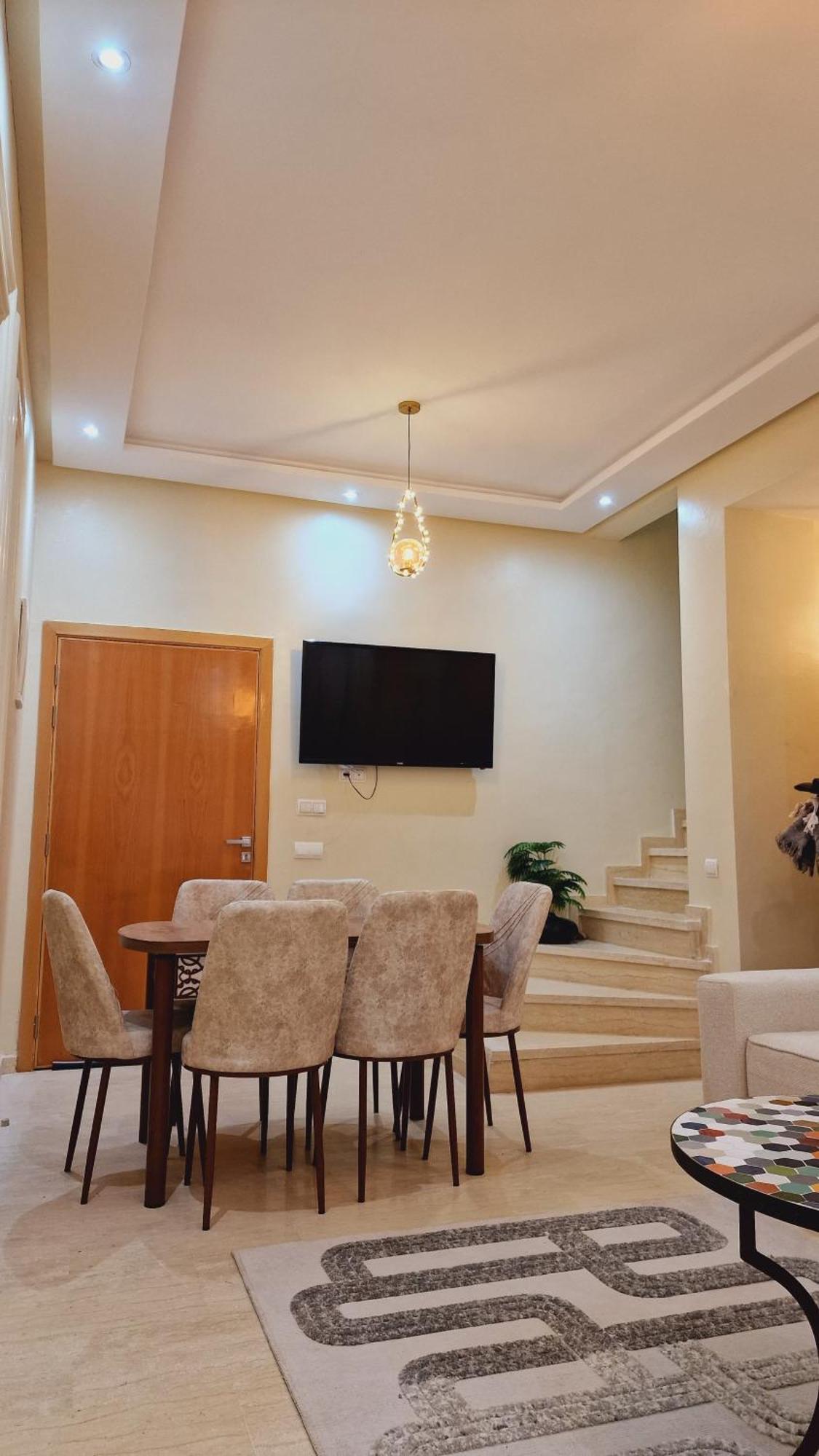 Apartment Location Duplex De Luxe Avec Jardin Privatif, Dans Avec Piscines
