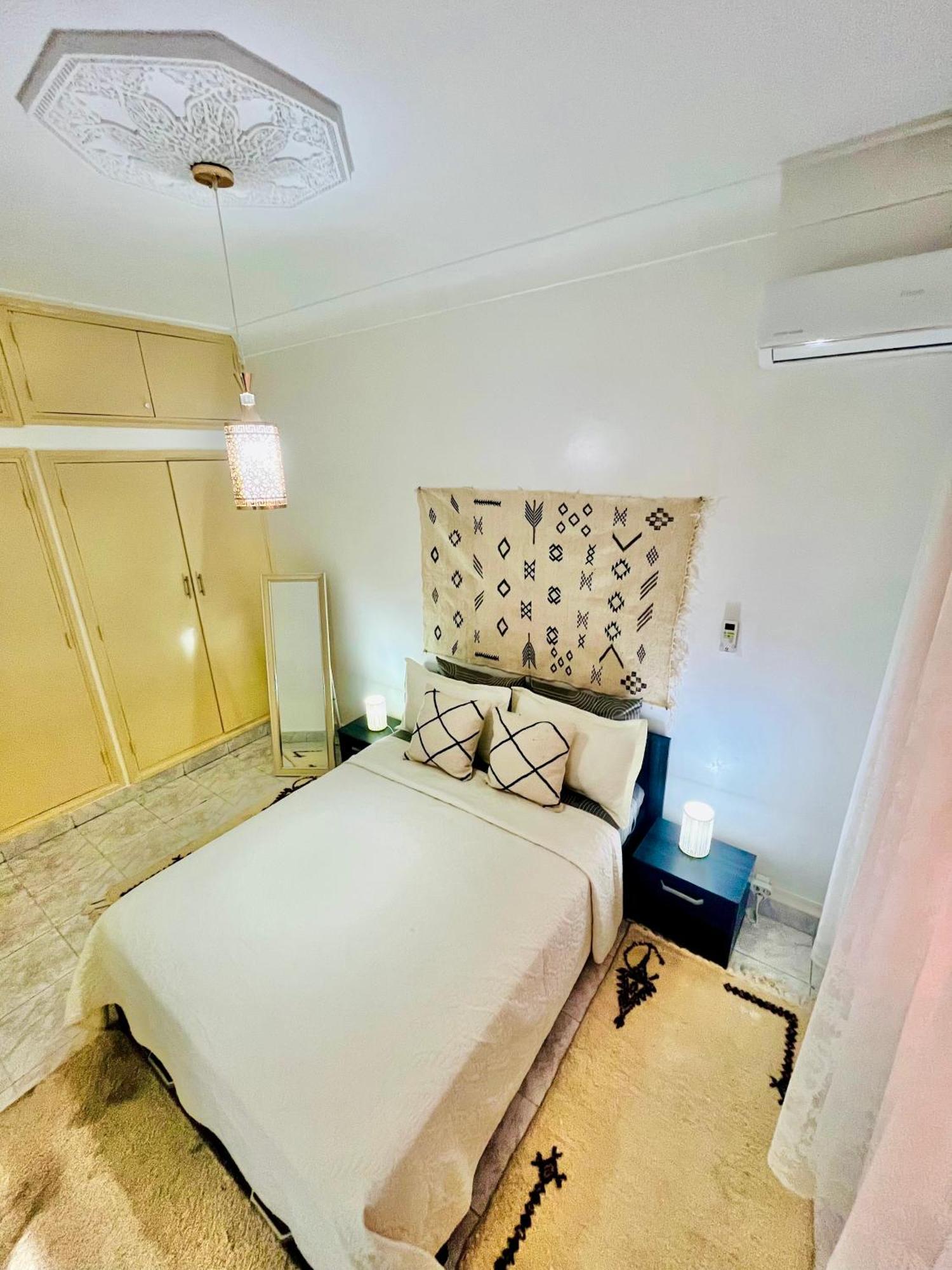 Apartment Apartment With Ac, Patio And Rooftop Appartement Climatise Avec Patio Et Toit Terrasse *