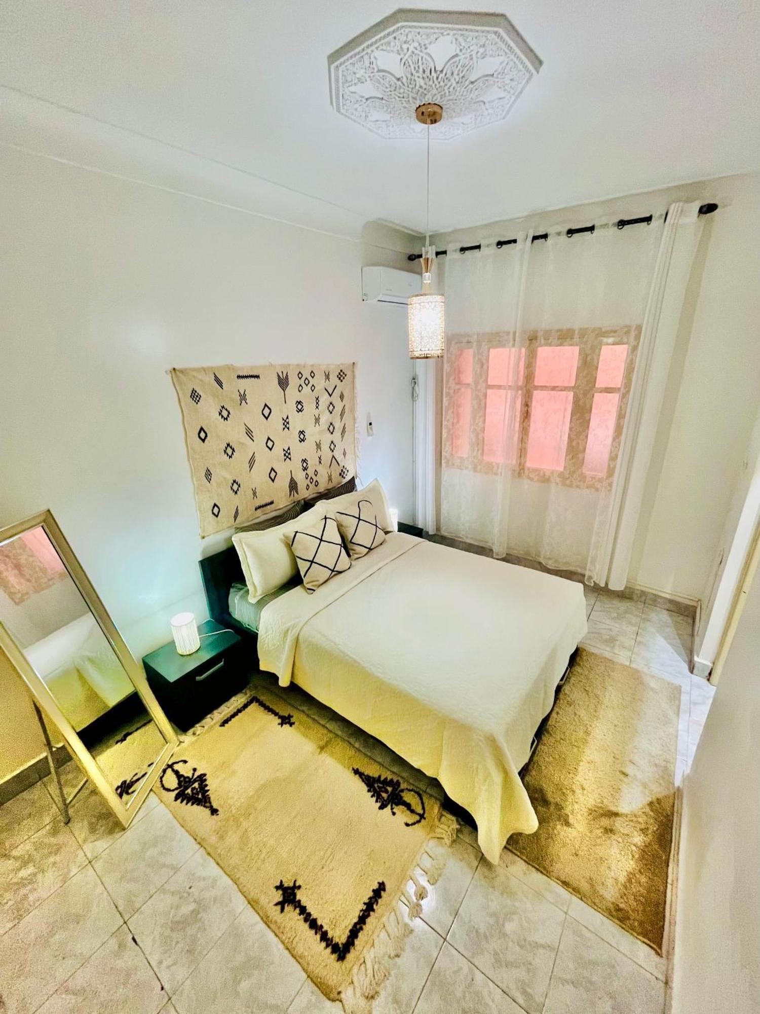 Apartment Apartment With Ac, Patio And Rooftop Appartement Climatise Avec Patio Et Toit Terrasse *