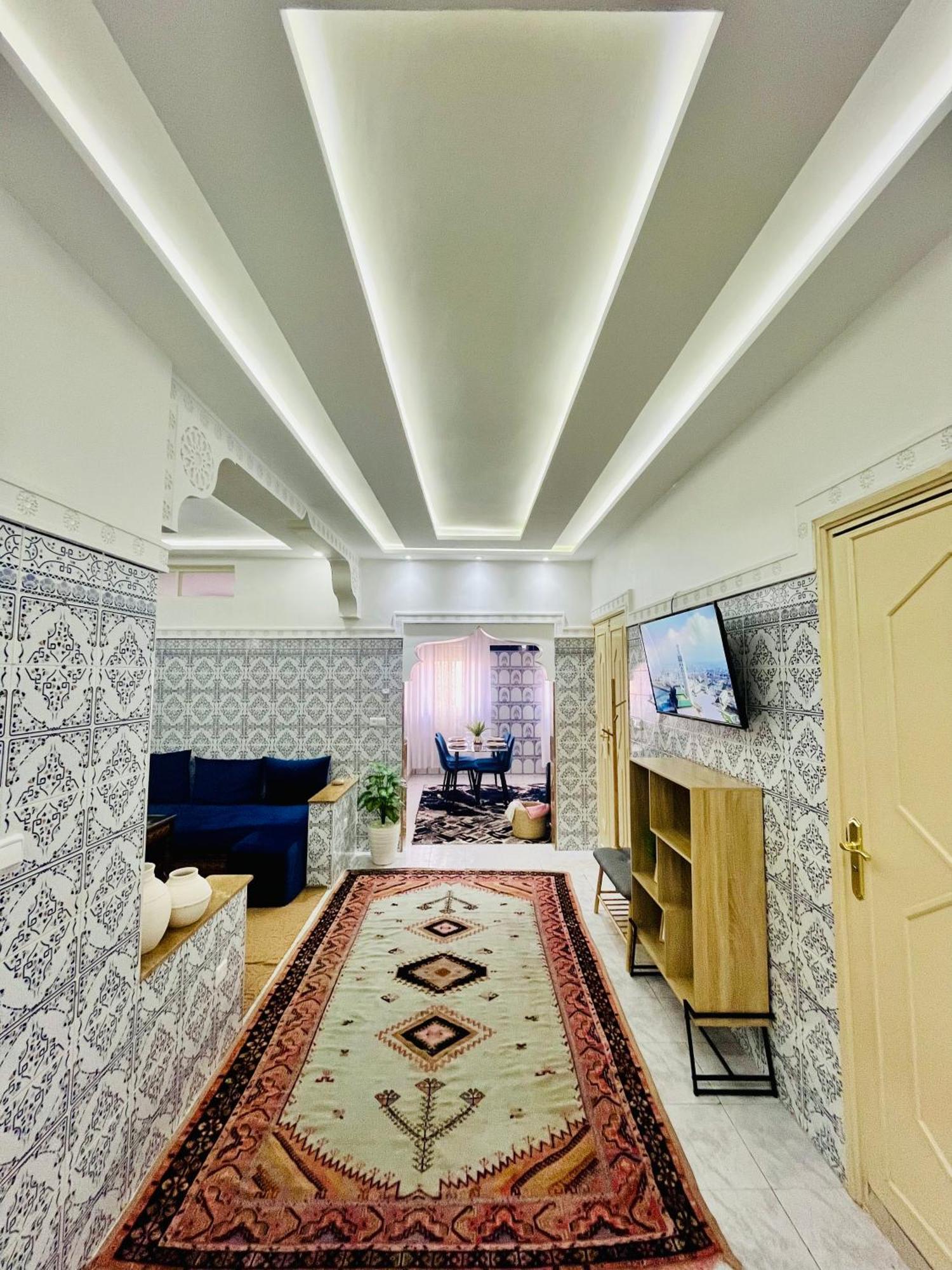 Apartment With Ac, Patio And Rooftop Appartement Climatise Avec Patio Et Toit Terrasse