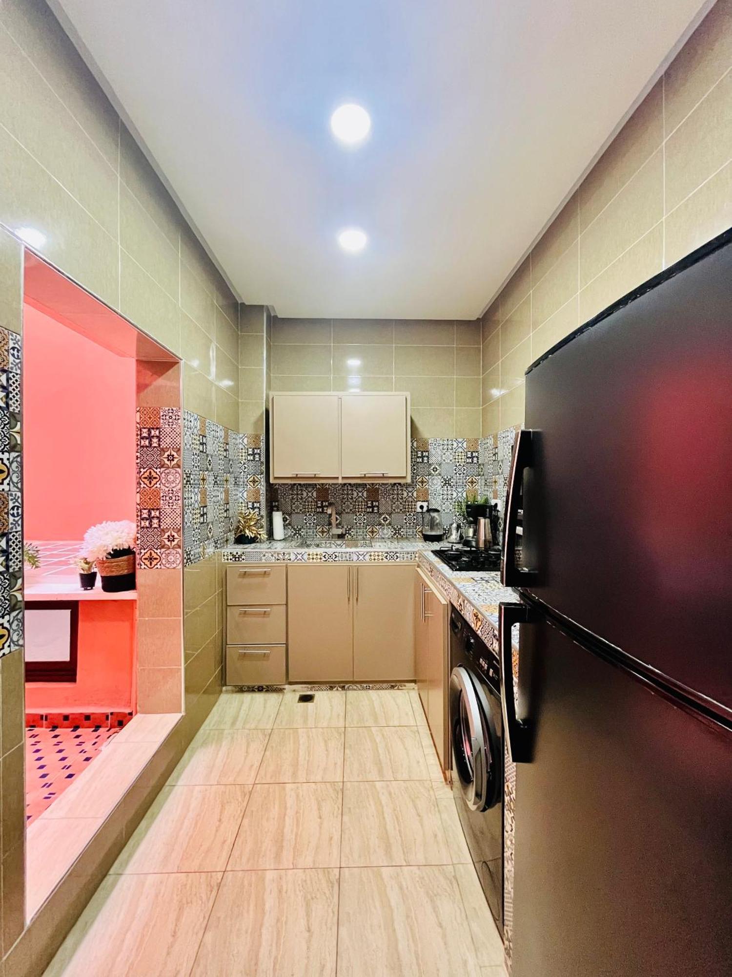 Apartment With Ac, Patio And Rooftop Appartement Climatise Avec Patio Et Toit Terrasse