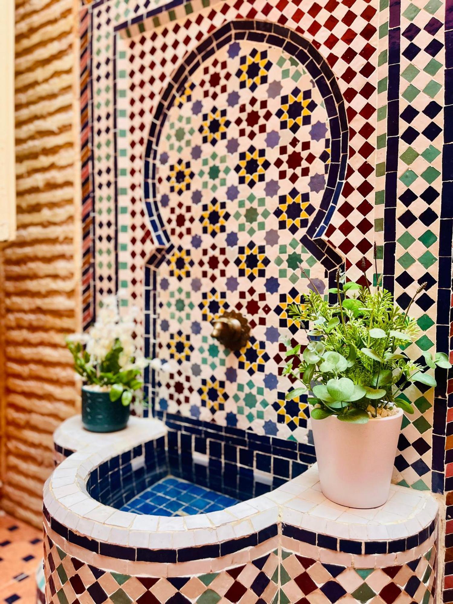 Joli Patio: Rooftop Retreat With Parking Apartamento