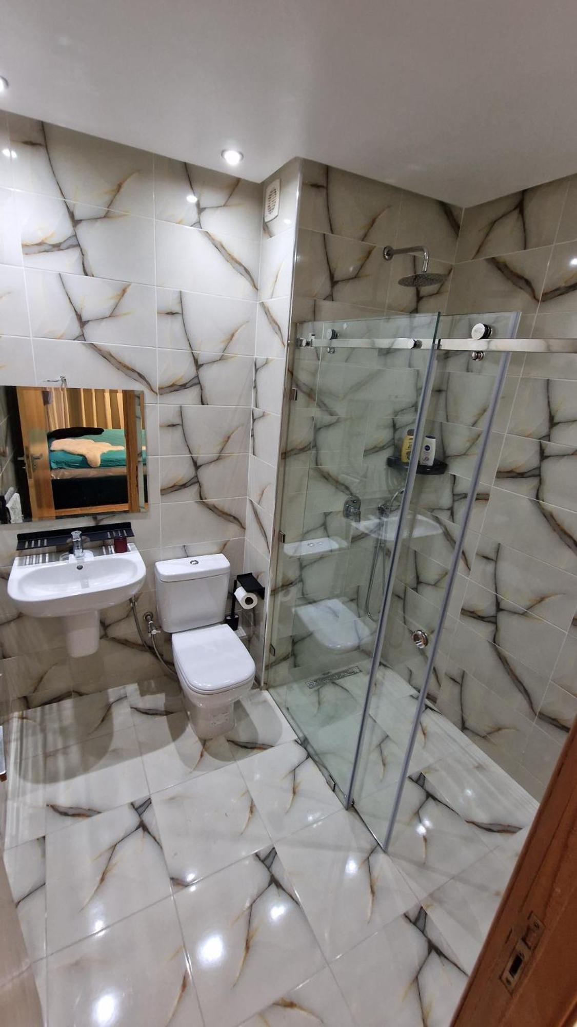 Location Duplex De Luxe Avec Jardin Privatif, Dans Avec Piscines