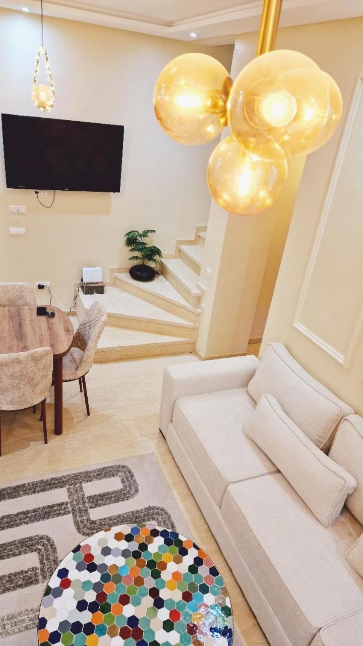 Location Duplex De Luxe Avec Jardin Privatif, Dans Avec Piscines