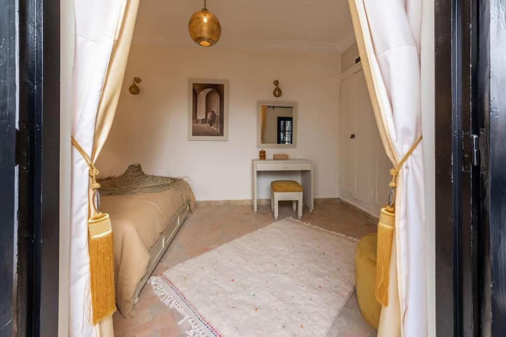 Bab 19 Holiday home *
