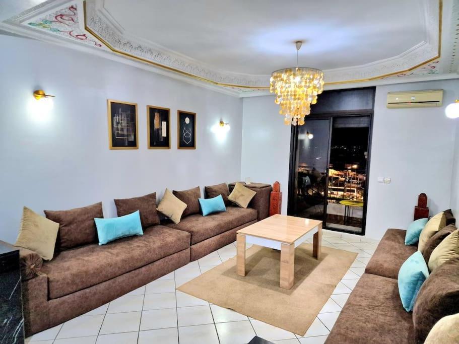 En Face De Cosmos Apartment *