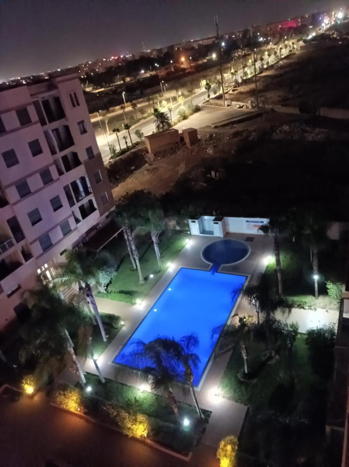 Standing Vu Piscine Apartamento *
