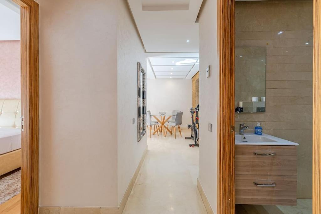 Location New Cafe De La Poste Plaza Apartment *