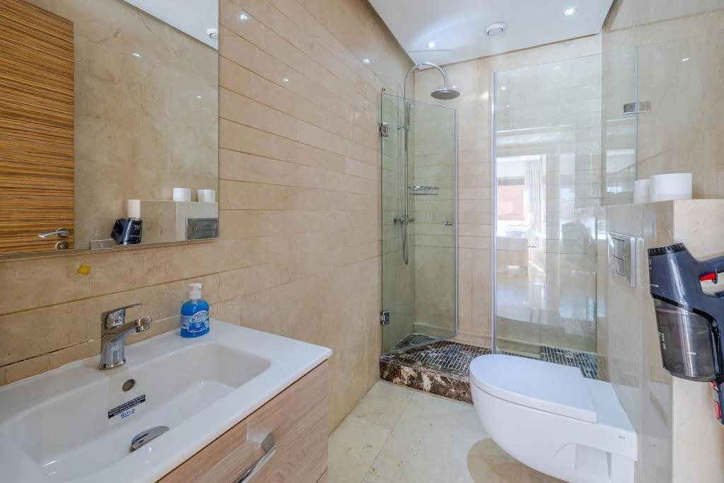 Location New Cafe De La Poste Plaza Apartment