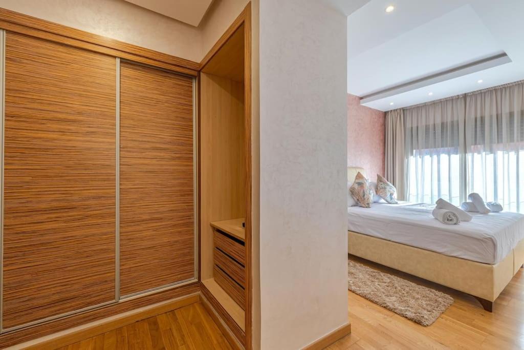 Location New Cafe De La Poste Plaza Apartment *