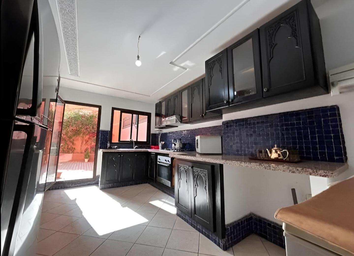 Duplex Raffine Avec Terrasse Verdoyante Et Vegetal - A 300m Du Jardin Majorelle Et Musee Yves Saint Laurent - Netflix Et Iptv Apartment *