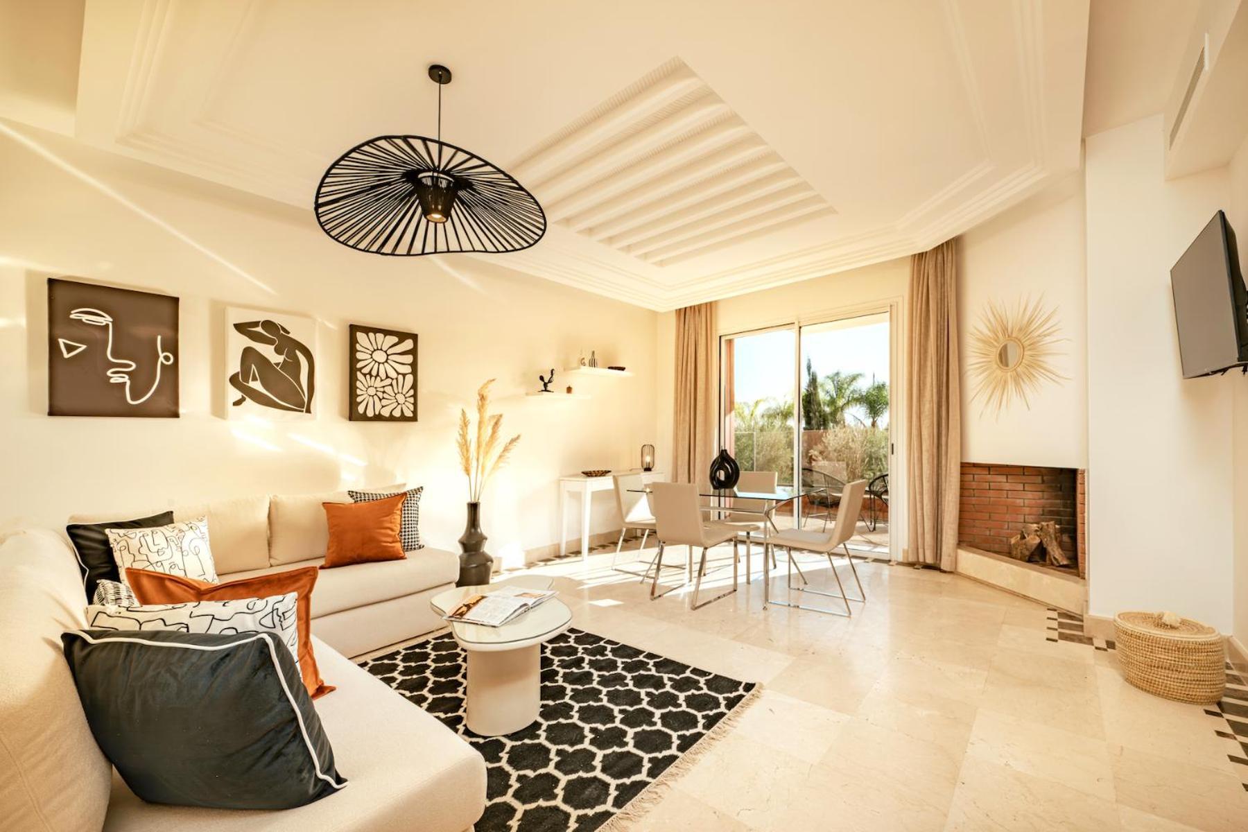 Modern Oasis With Waterpark Apartment