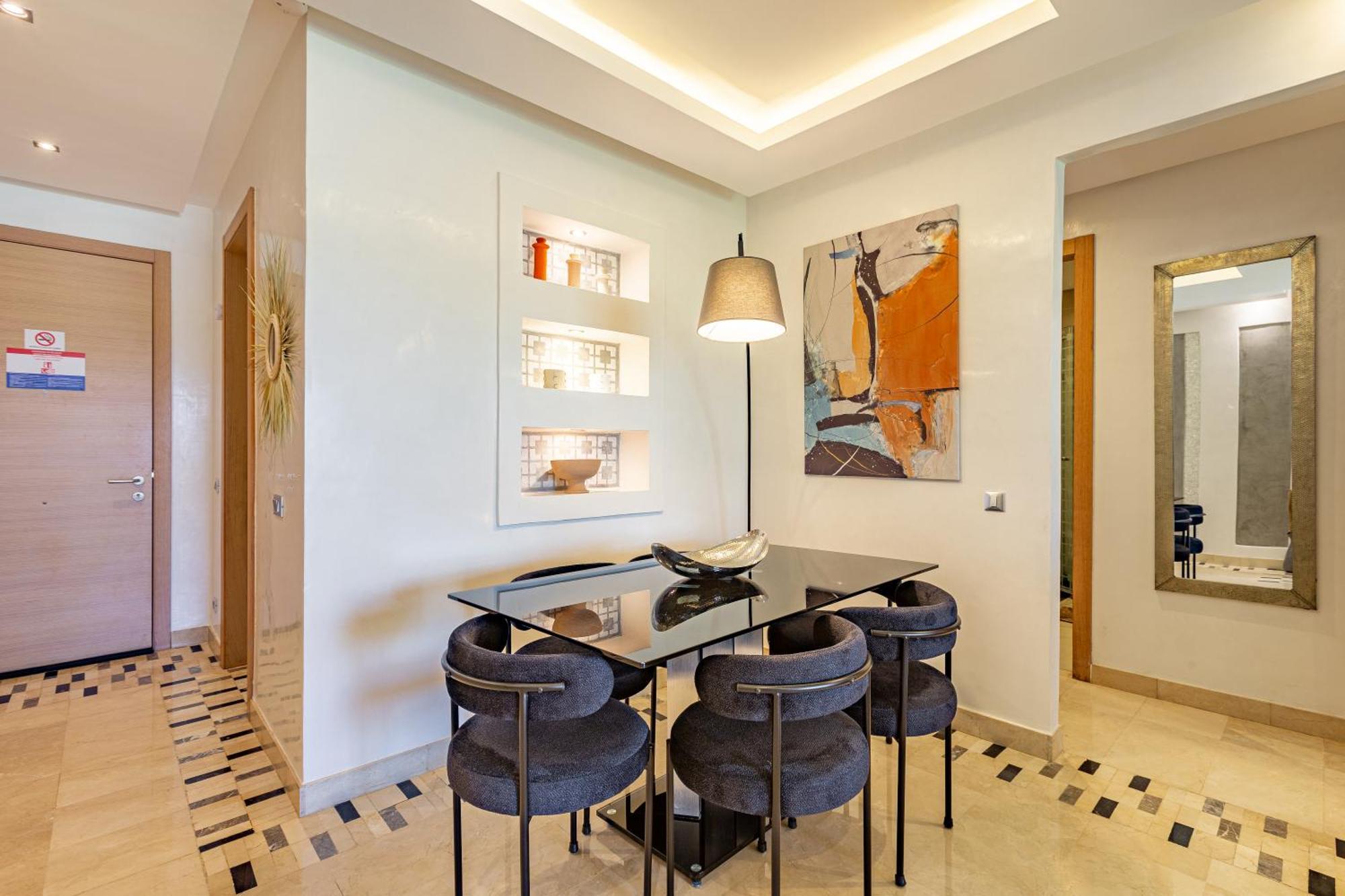 Elevated Elegance A Stylish Golf Atlas Apartment *