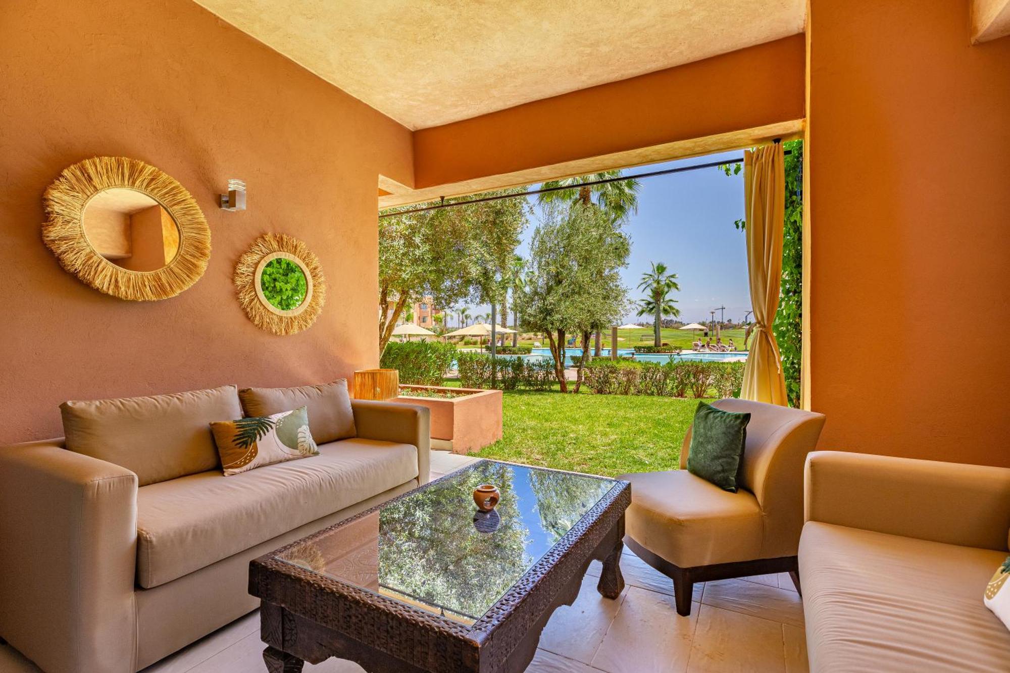 Elevated Elegance A Stylish Golf Atlas Apartment *