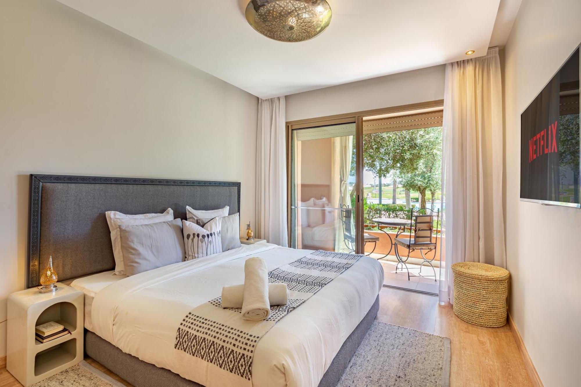 Elevated Elegance A Stylish Golf Atlas Apartment *