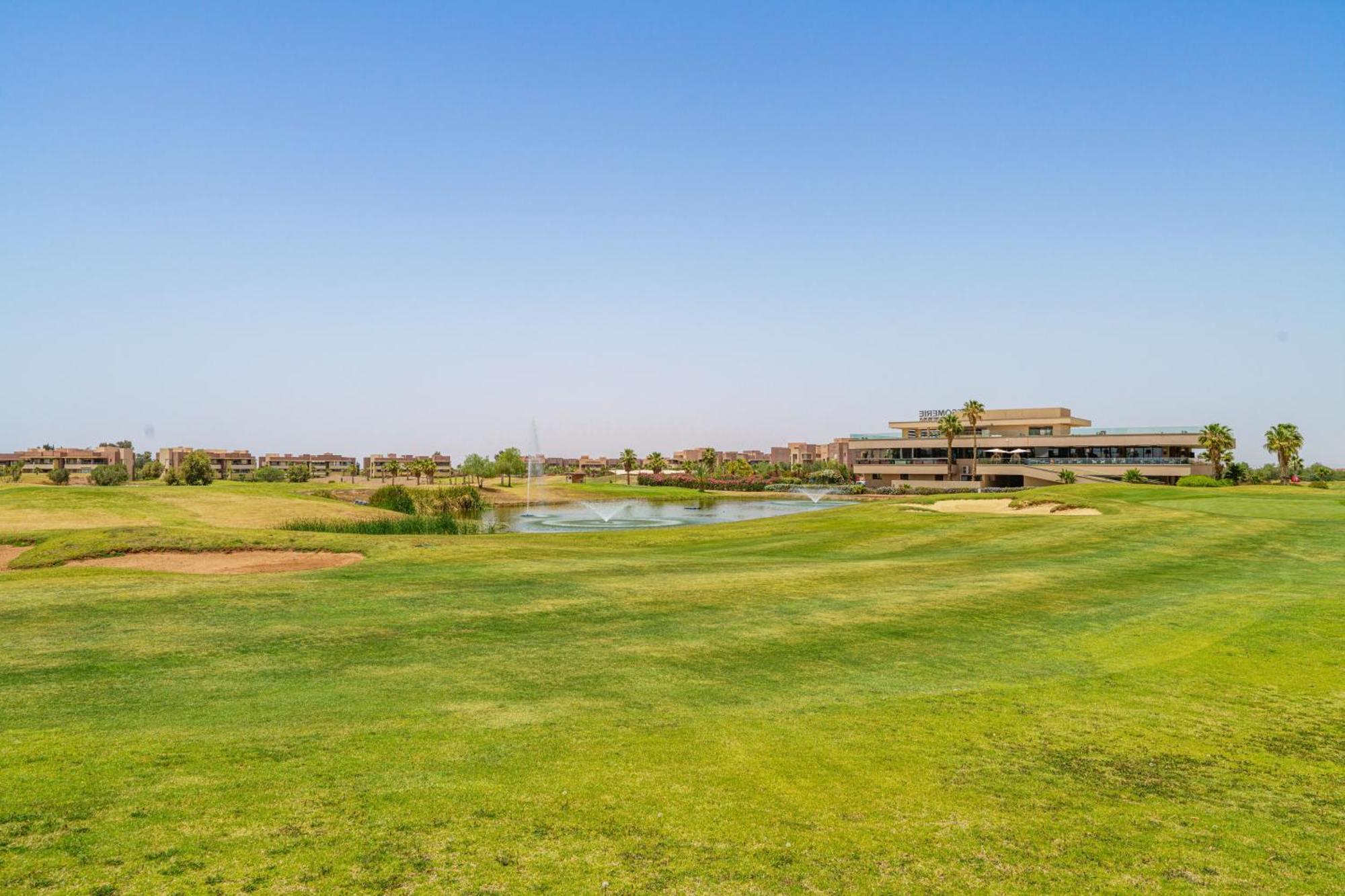 Elevated Elegance A Stylish Golf Atlas Apartment *