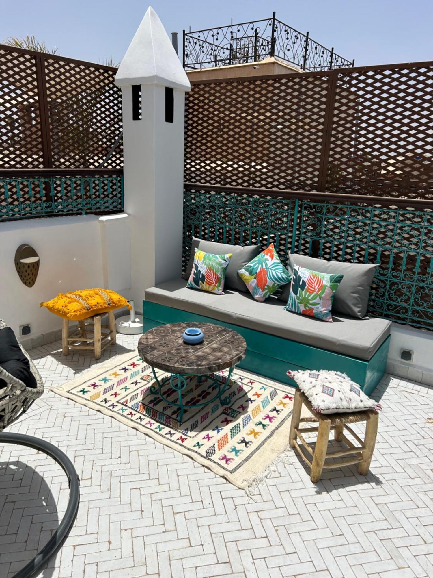 Riad Amazing Amazigh Avec Jacuzzi Petit Dejeuner Compris Avec Aussi Familiales Pres De La Place Jemaa El Fna *