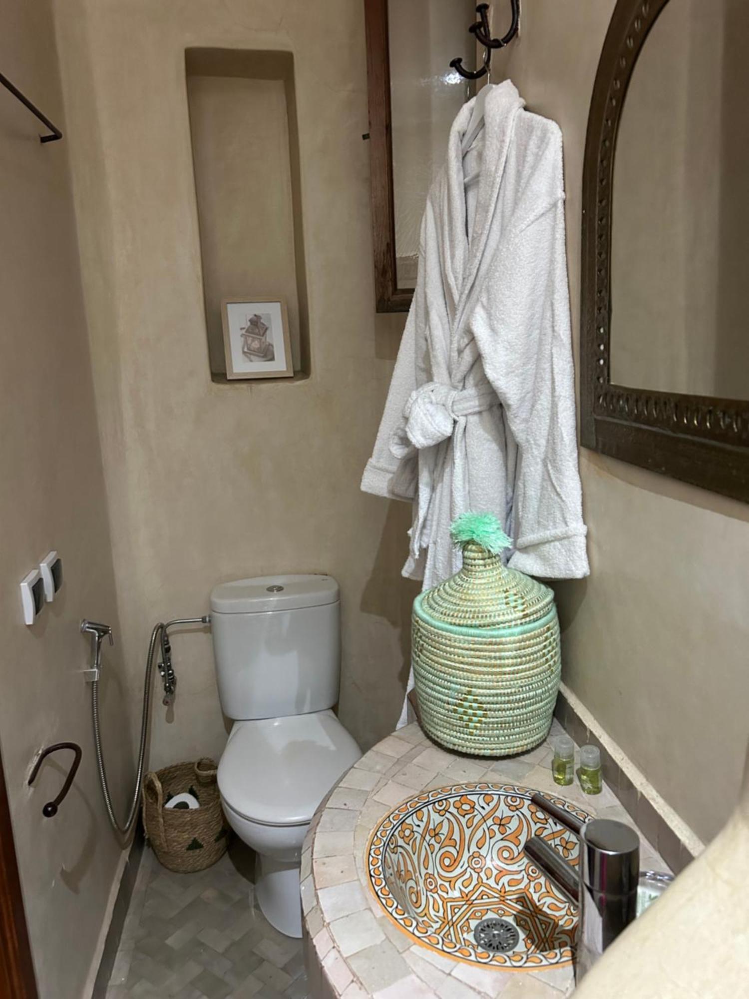 Amazing Amazigh Avec Jacuzzi Petit Dejeuner Compris Avec Aussi Familiales Pres De La Place Jemaa El Fna