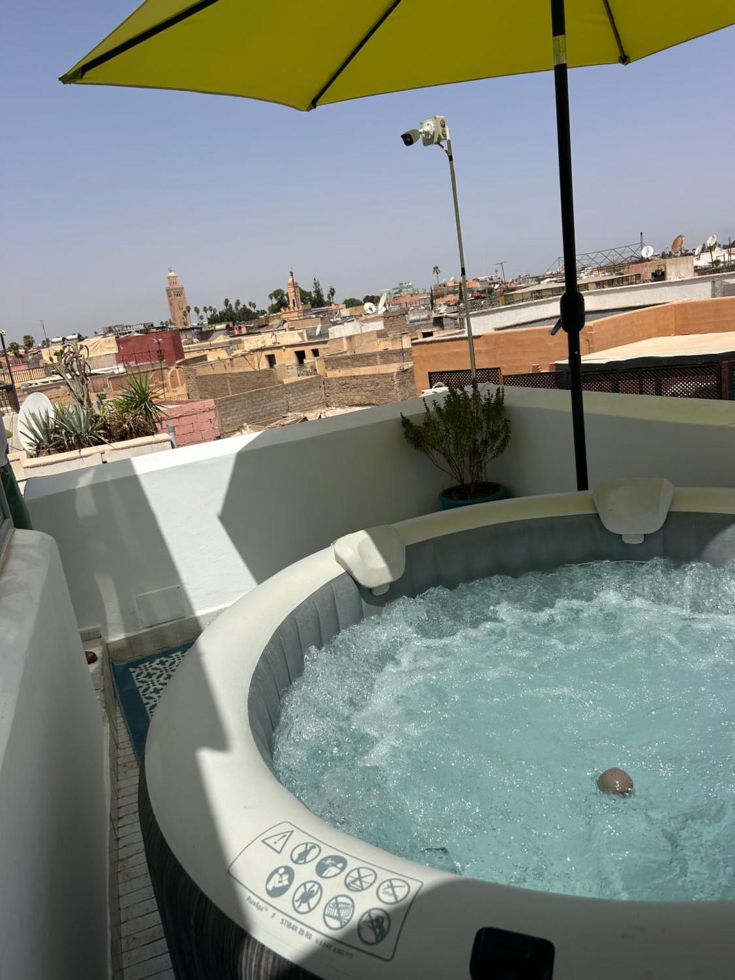 Riad Amazing Amazigh Avec Jacuzzi Petit Dejeuner Compris Avec Aussi Familiales Pres De La Place Jemaa El Fna