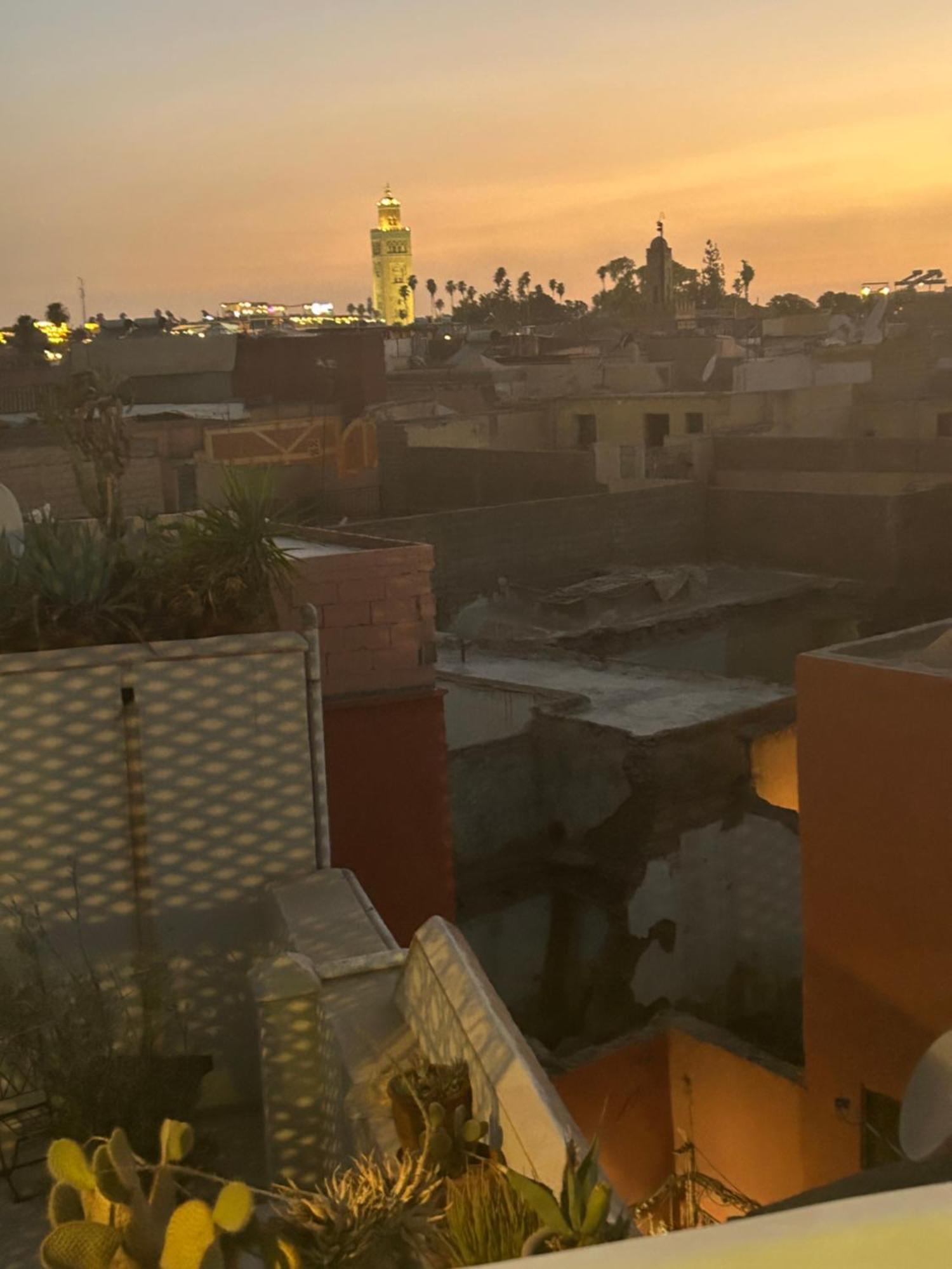 Amazing Amazigh Avec Jacuzzi Petit Dejeuner Compris Avec Aussi Familiales Pres De La Place Jemaa El Fna Riad *