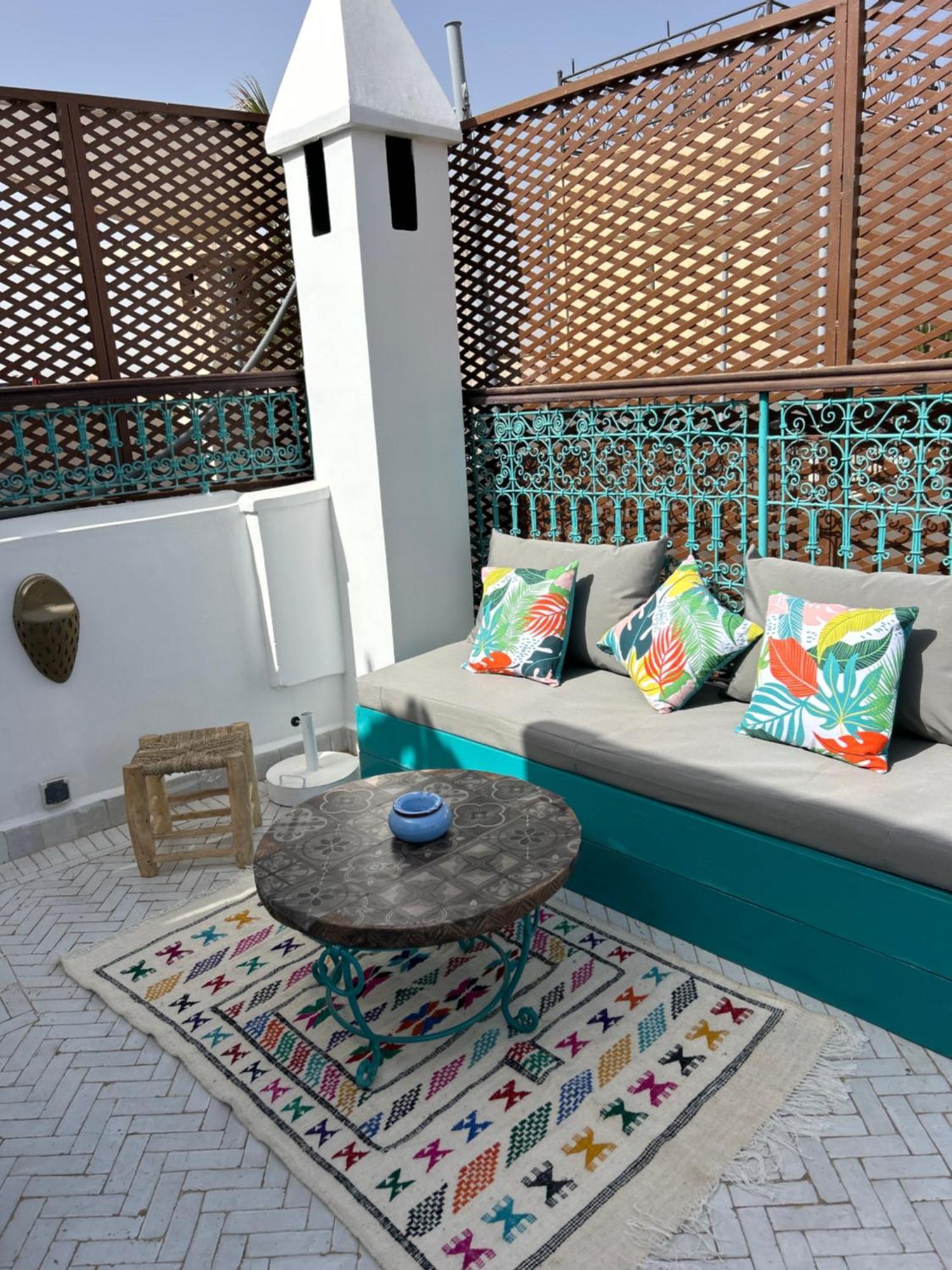 Riad Amazing Amazigh Avec Jacuzzi Petit Dejeuner Compris Avec Aussi Familiales Pres De La Place Jemaa El Fna *