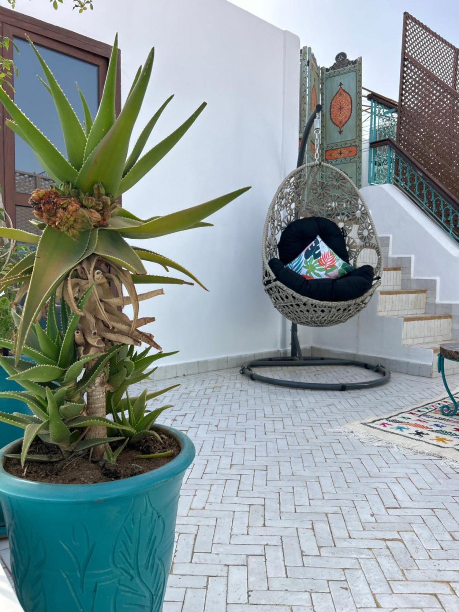 Riad Amazing Amazigh Avec Jacuzzi Petit Dejeuner Compris Avec Aussi Familiales Pres De La Place Jemaa El Fna *