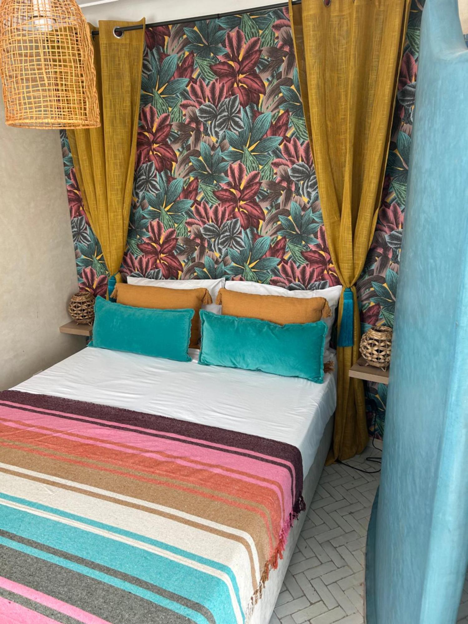 Riad Amazing Amazigh Avec Jacuzzi Petit Dejeuner Compris Avec Aussi Familiales Pres De La Place Jemaa El Fna