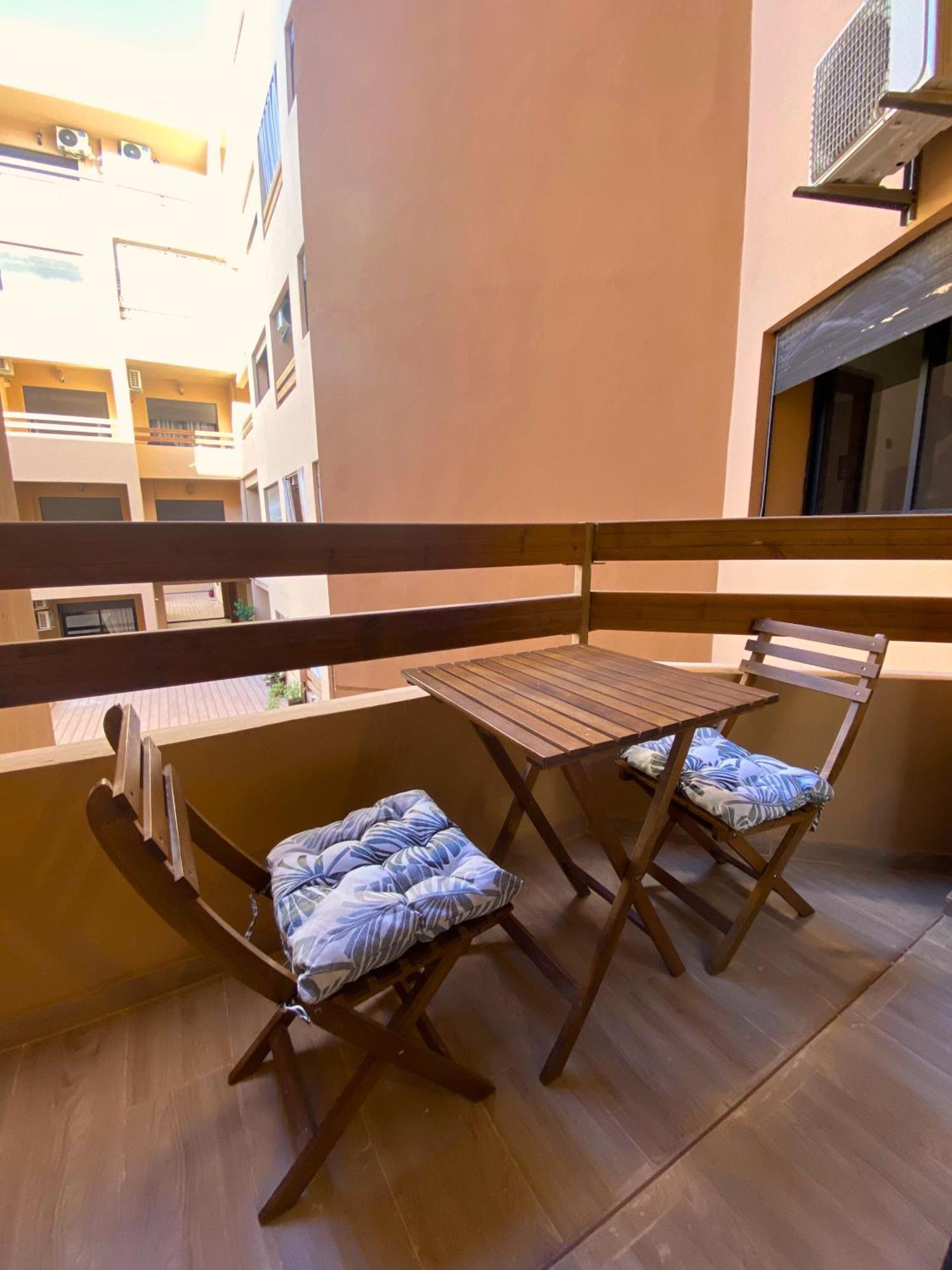 Le Modern Et Avec Piscine Et Parking Prive Apartamento