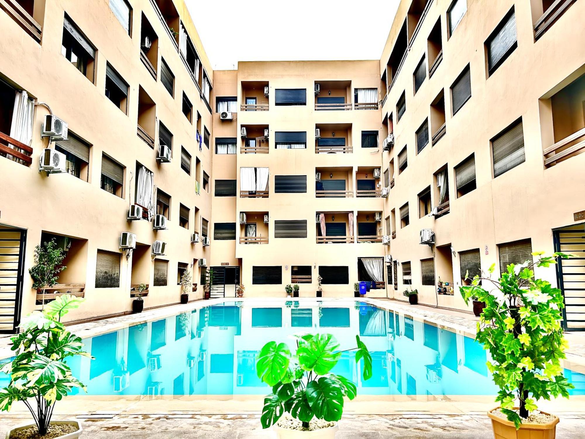 Le Modern Et Avec Piscine Et Parking Prive Apartamento
