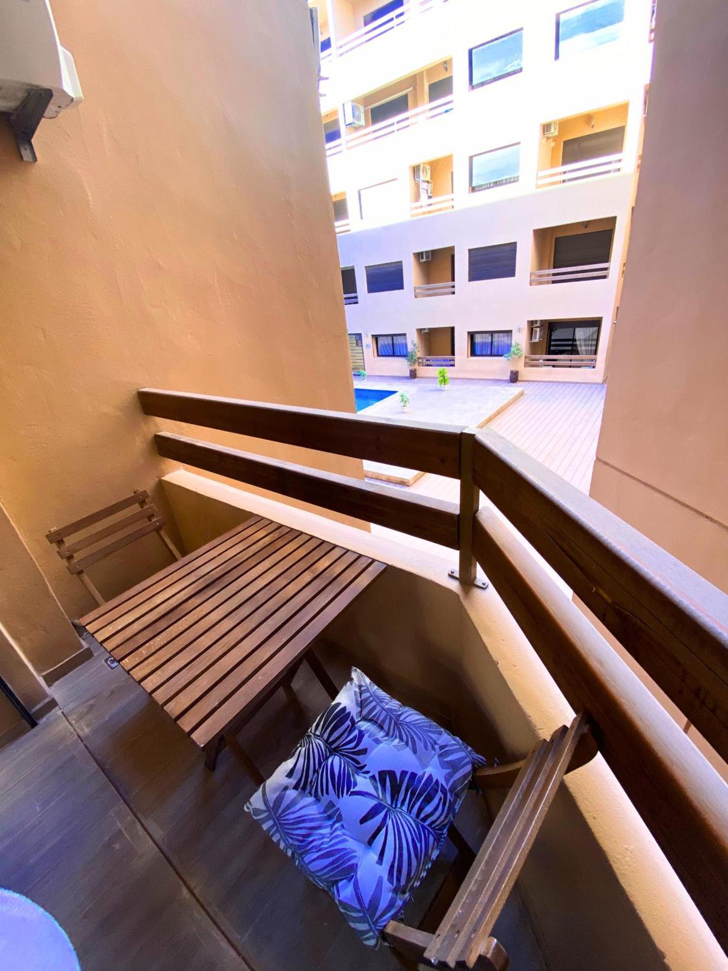 Le Modern Et Avec Piscine Et Parking Prive Apartamento