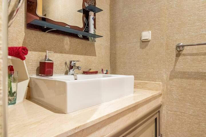 Apartment Wonderful With Garden And Large Pool *