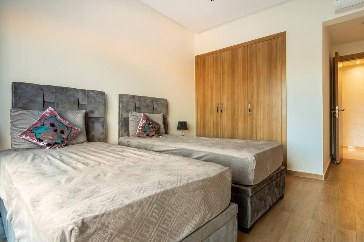 Wonderful With Garden And Large Pool Apartment *