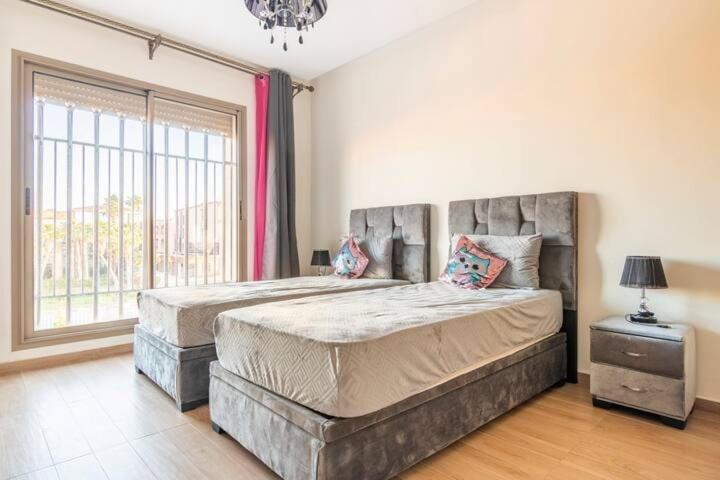 Wonderful With Garden And Large Pool Apartment *