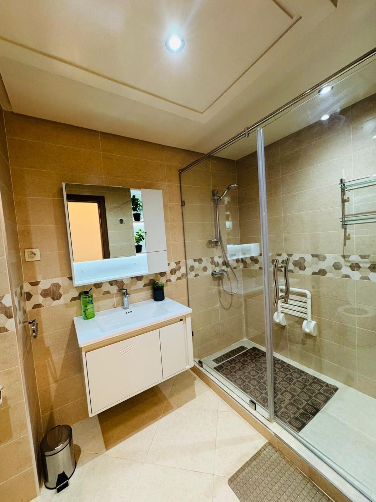 Luxury In Marrakech - Pool & Fast Wi-fi Apartment