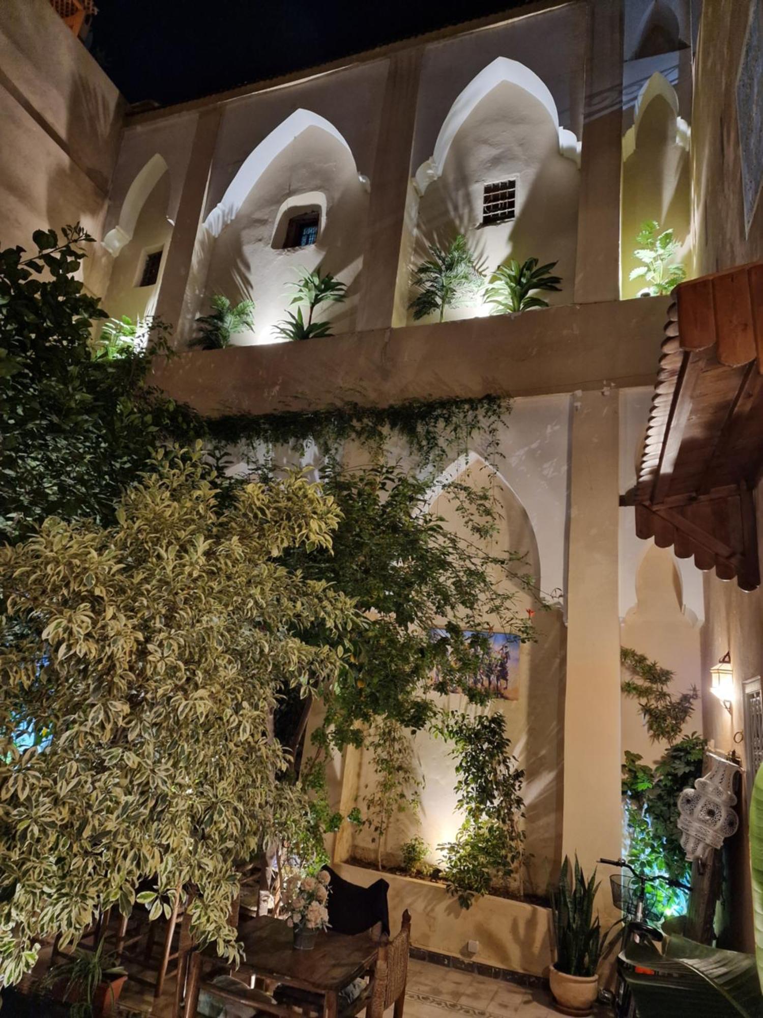 Laksour Hostel *