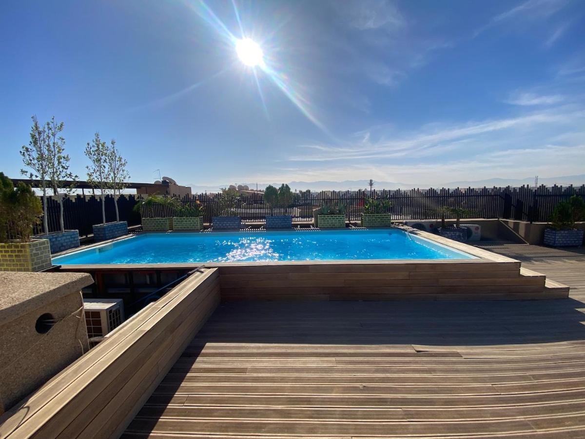 Ultra Modern With Rooftop Pool Apartment